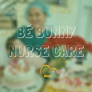 Các điều dưỡng viên của Nurse Care tiến hành dịch vụ tắm tại nhà cho Bé Bunny (con của mẹ Mi). 