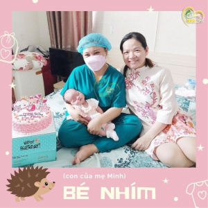 Các điều dưỡng viên của Nurse Care tiến hành dịch vụ tắm tại nhà cho Bé Nhím (con mẹ Minh).