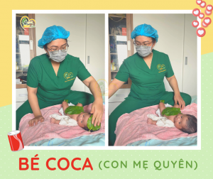 Các điều dưỡng viên của Nurse Care tiến hành dịch vụ tắm tại nhà cho bé Coca (con của mẹ Quyên)
