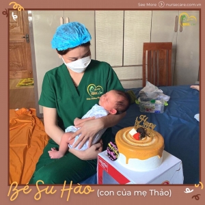 Các điều dưỡng viên của Nurse Care tiến hành dịch vụ tắm tại nhà cho BÉ SU HÀO (con của mẹ Thảo).