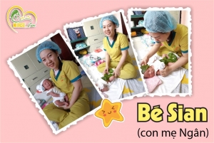 Các điều dưỡng viên của Nurse Care tiến hành dịch vụ tắm tại nhà cho Bé Sian (con của mẹ Ngân). 