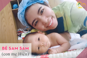 Các điều dưỡng viên của Nurse Care tiến hành dịch vụ tắm tại nhà cho Bé Sam Sam (con của mẹ Hiền).